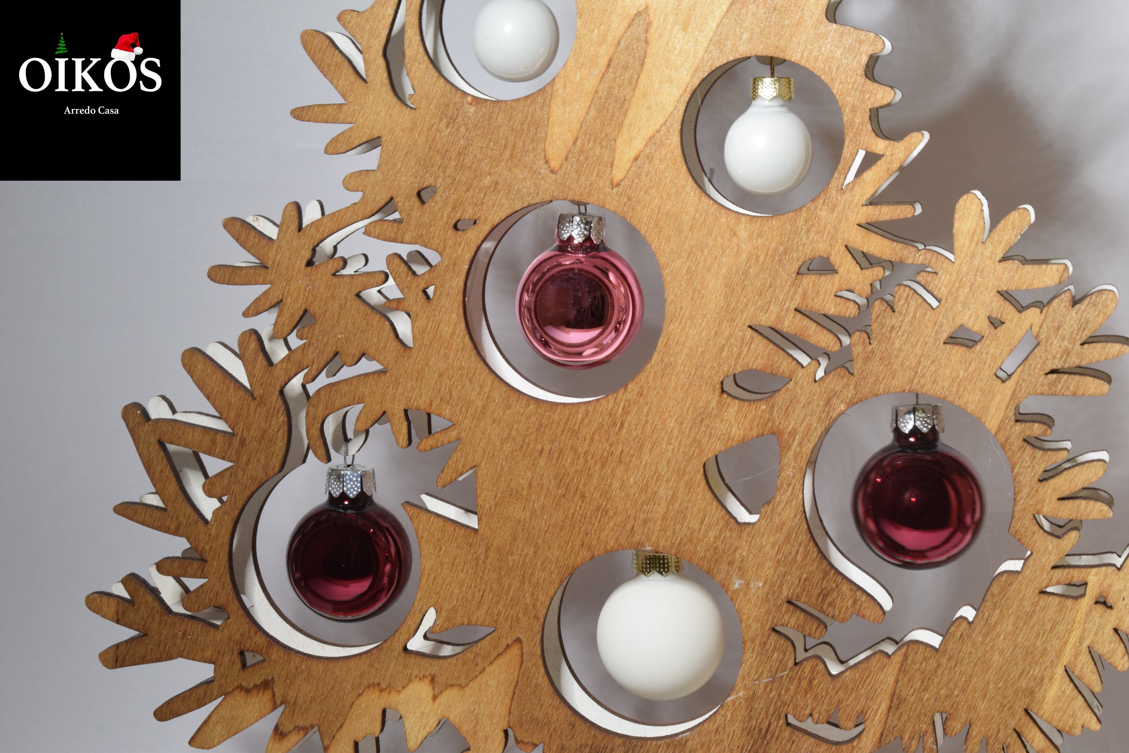 Albero di Natale da tavolo in legno con palline in vetro soffiato ed illuminazione interna Led h. 33 cm