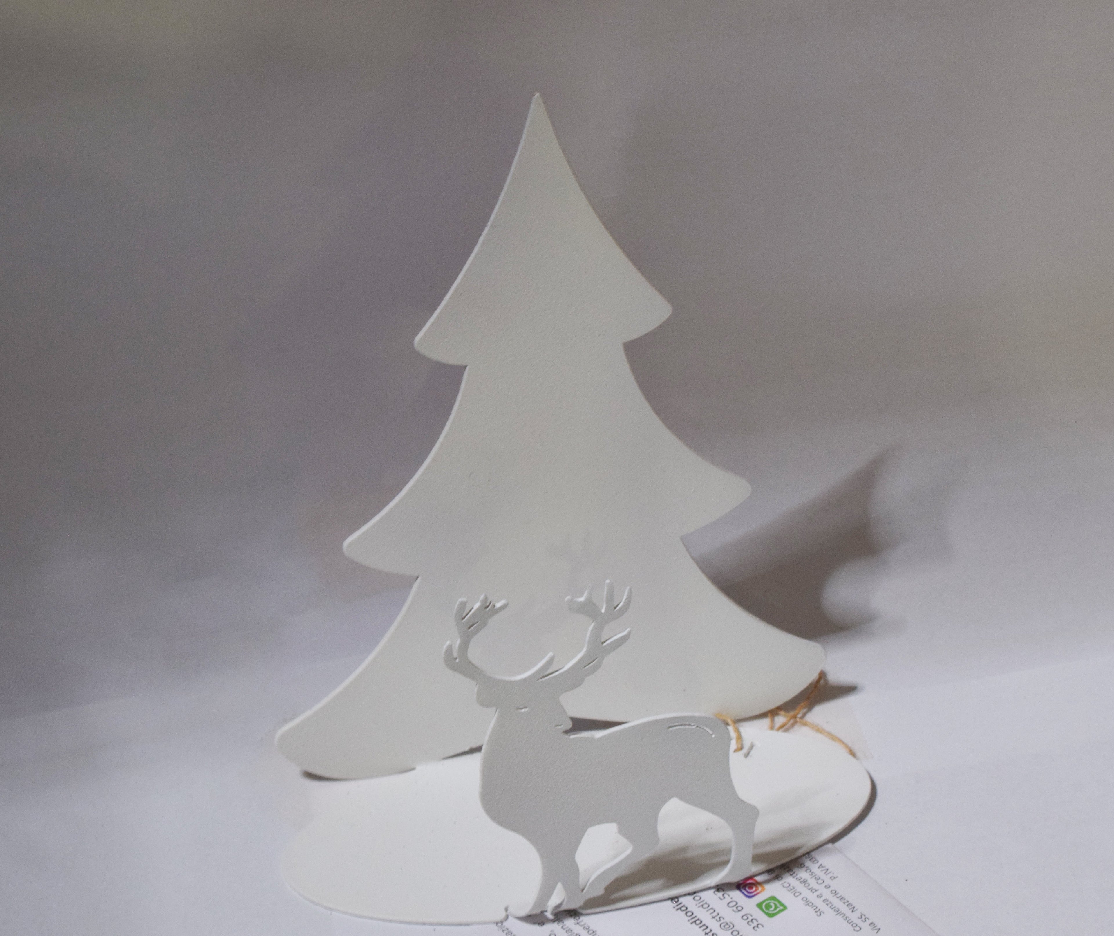 Soprammobile Acciaio tagliato a laser Natale - Decoro Albero di Natale con Renna - disponibile in diverse dimensioni