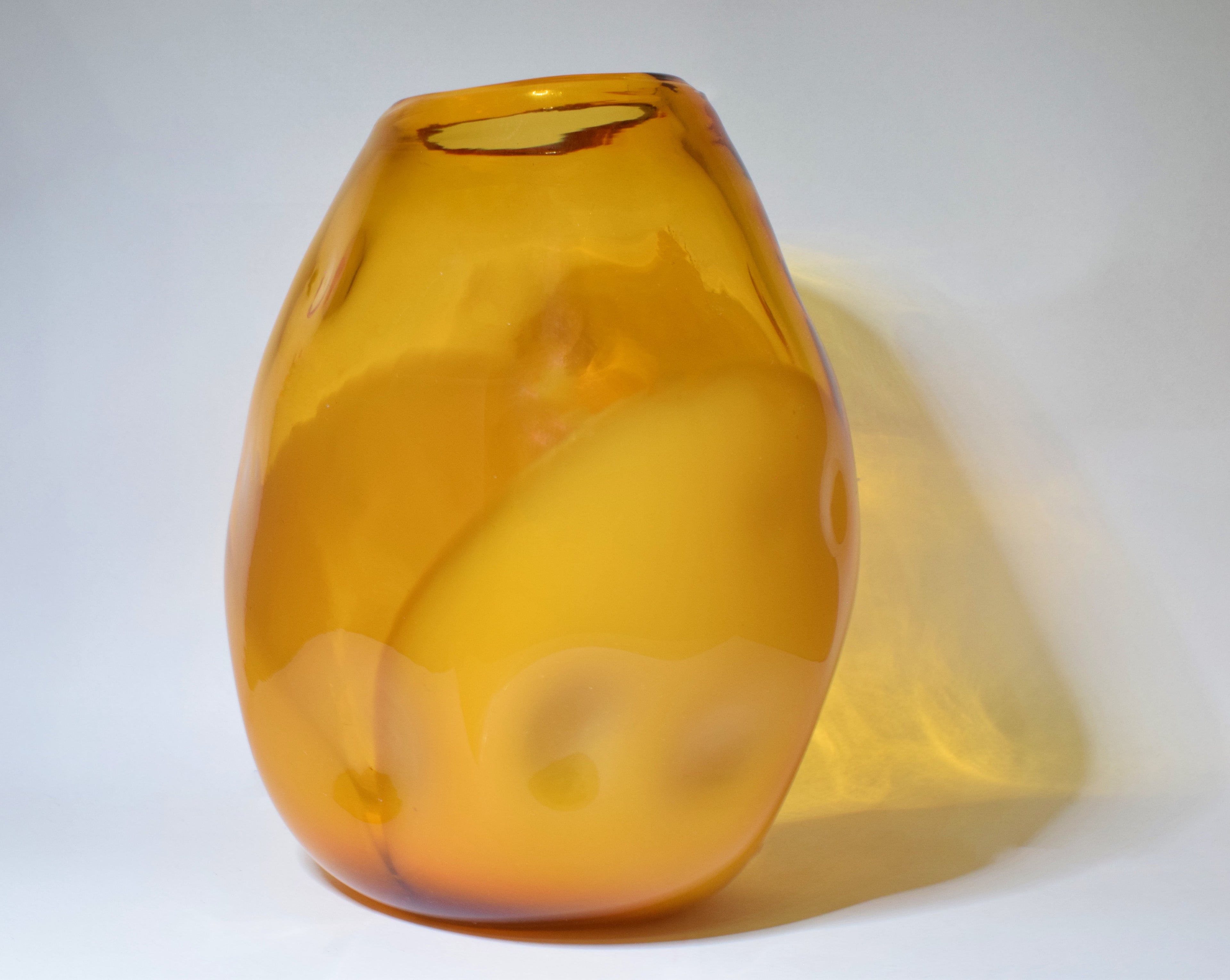 Vaso in vetro color Ambra dimensioni 20x12 cm h. 23 cm