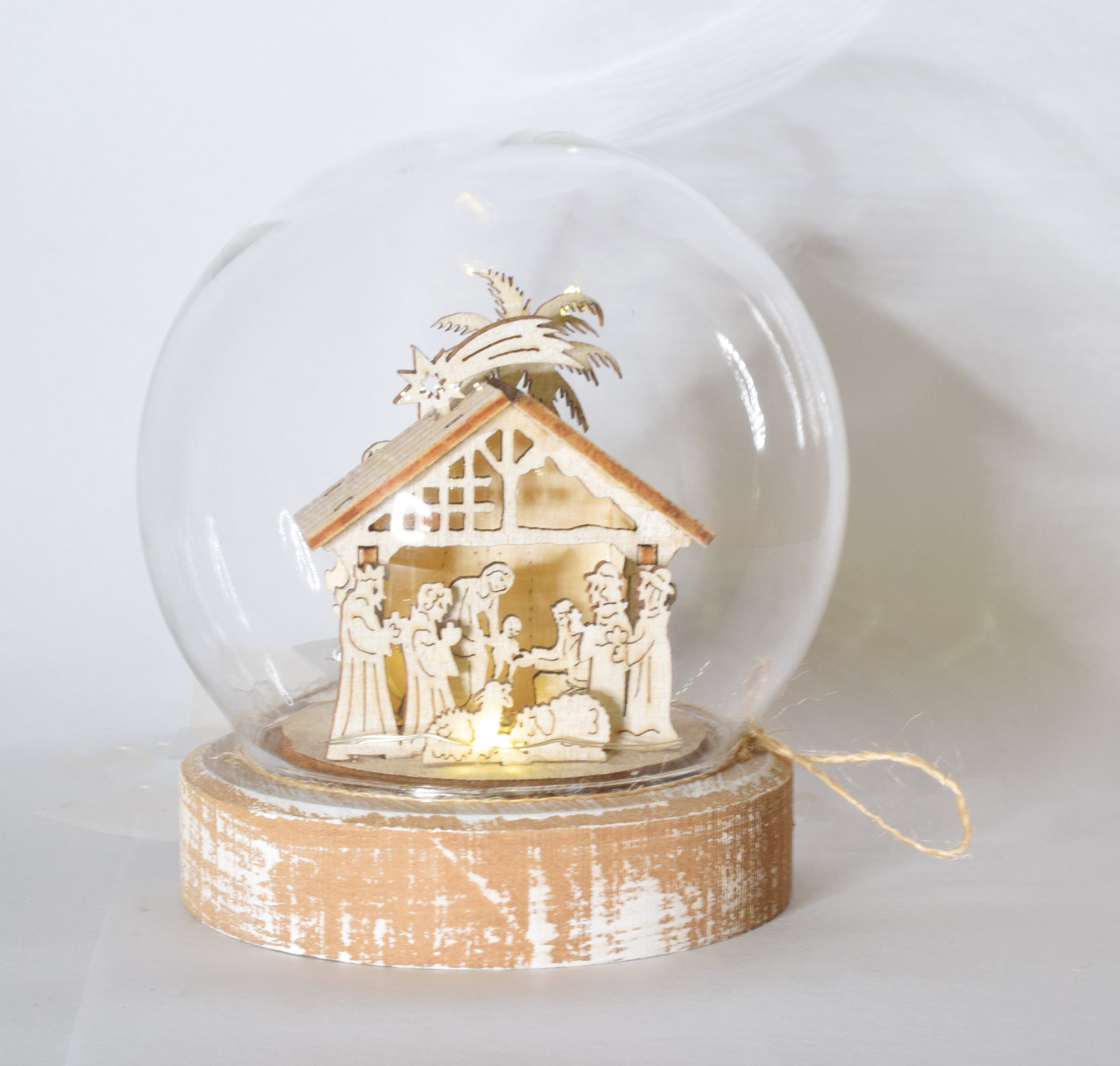 Sfera vetro natalizia interno natività in legno illuminata Led diam. 10 cm