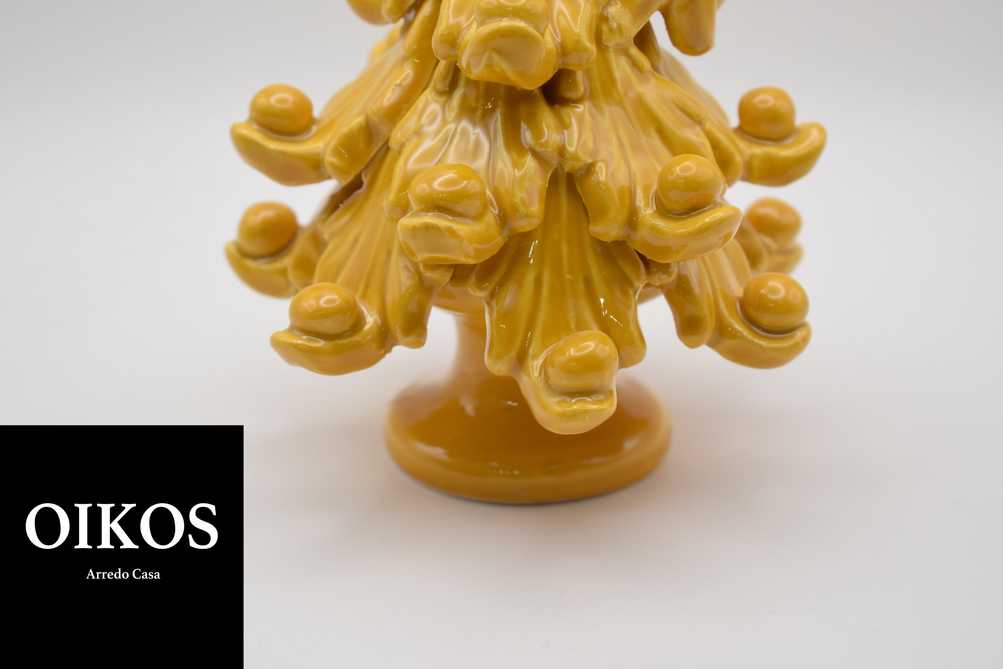 Albero di Natale in Maiolica h. 12 cm Color Senape Realizzato a mano secondo le regole dell'antica scuola di Caltagirone