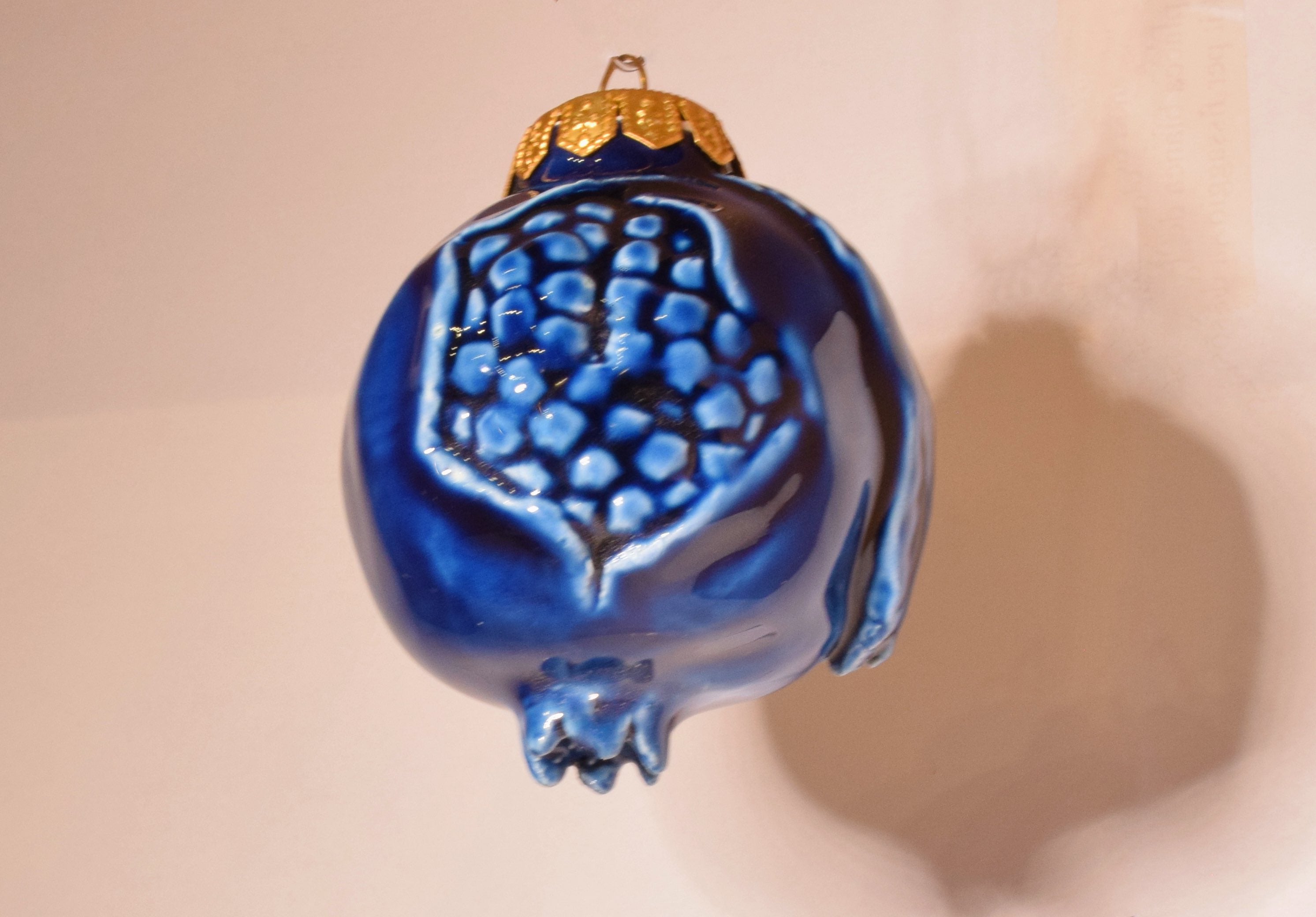 Addobbo per Albero decoro Melagrana Blu - realizzato a mano Antica scuola di Caltagirone diam. 8 cm in ceramica maiolica