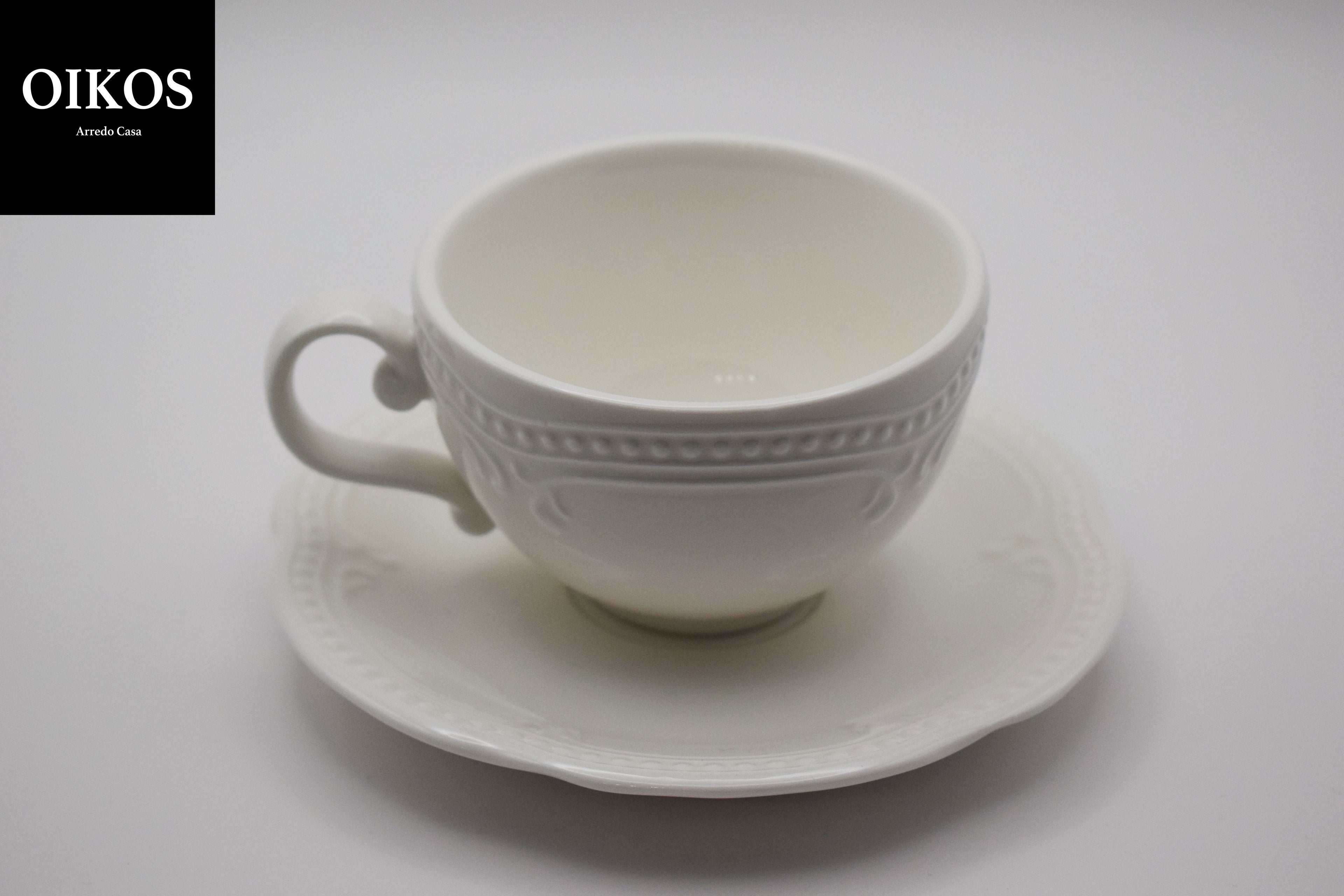 Tazzina caffè con piattino in porcellana bianca con decoro in rialzo