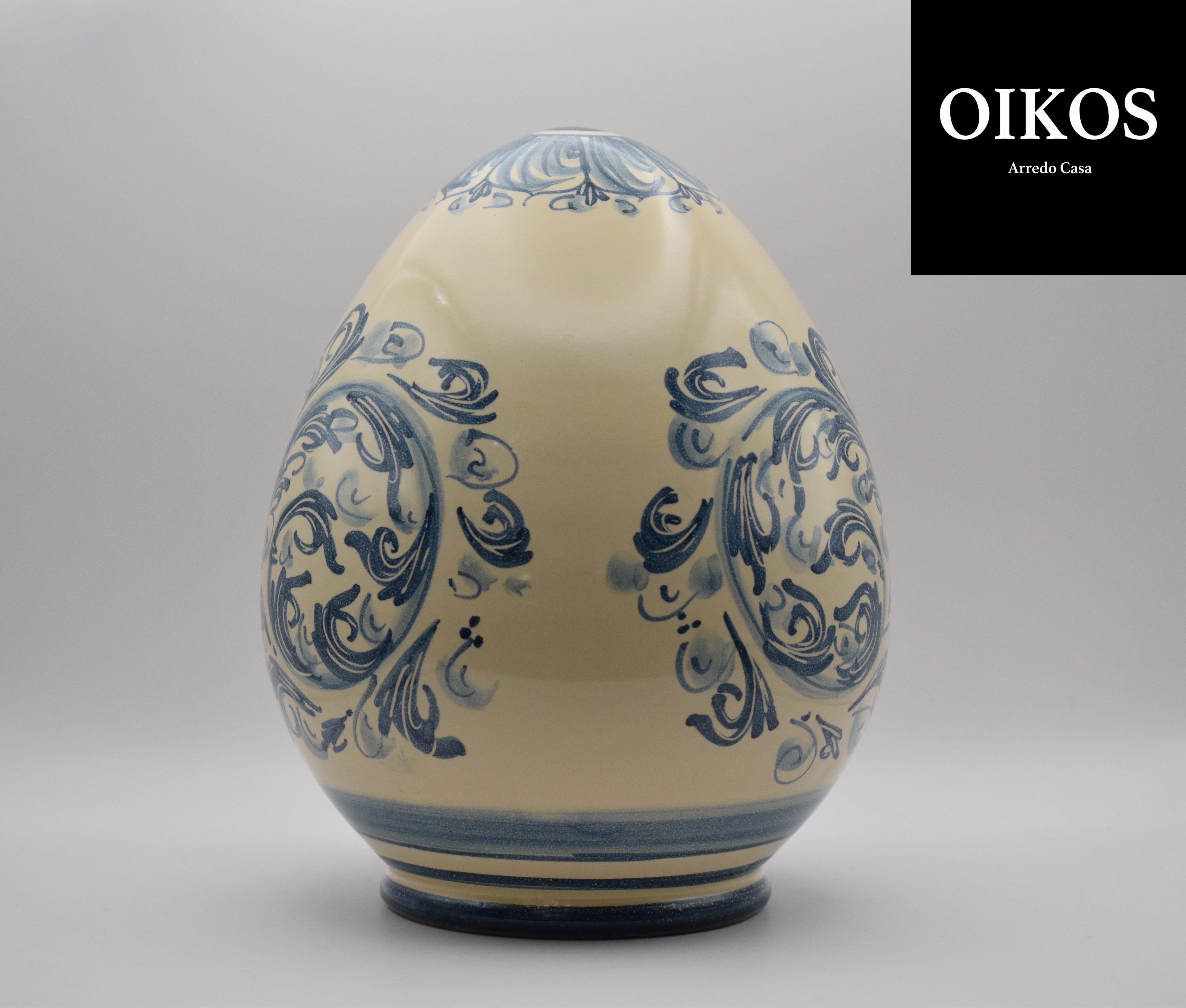 Uovo Caltagirone originale siciliano h. 21 cm colorazione azzurro su base avorio